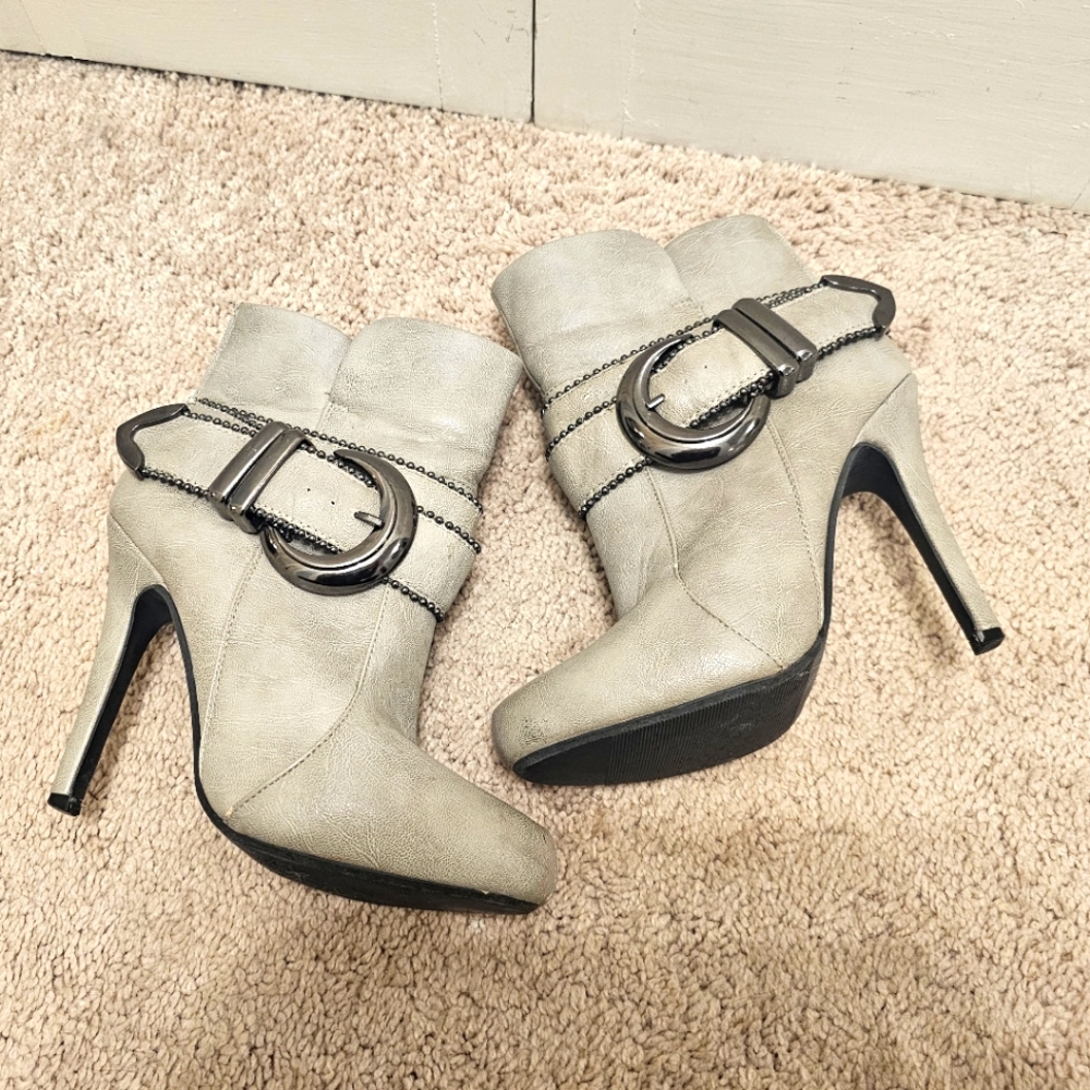 Paprika Women's Heeled Boots Sz 6